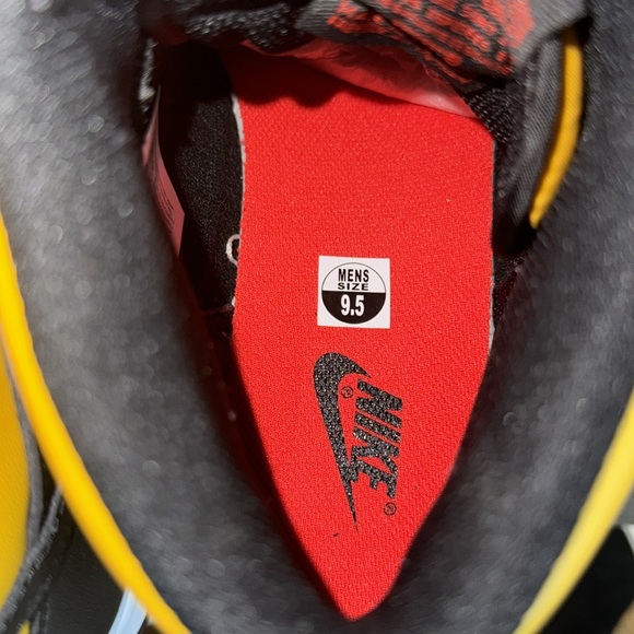 Men's Yellow & Black Nike Dunks. Men's 9.5 😩 - Picture 5 of 5